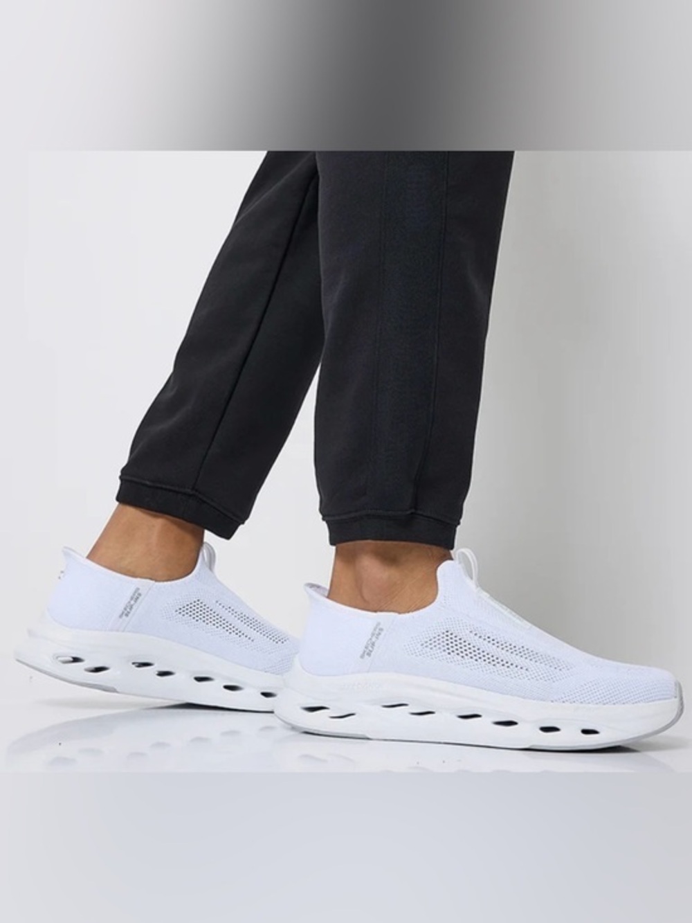 Skechers Men's Max Cushioning Glide Step Euclid Hands Free Slip On Size 10